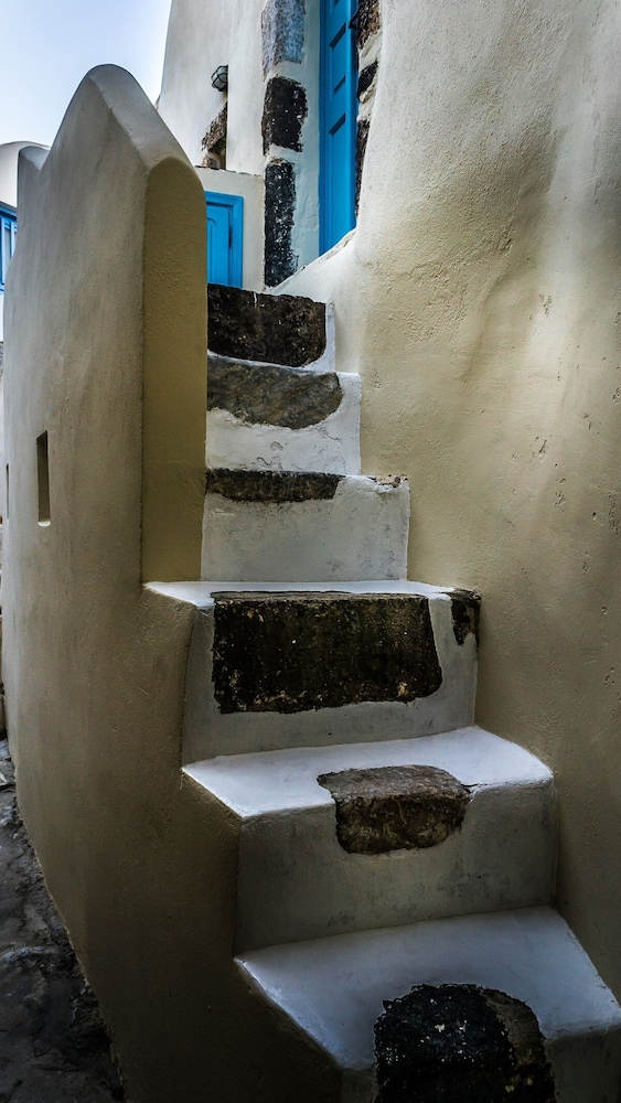 The Commander s Cave