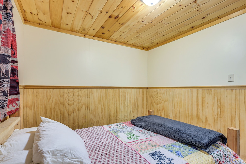 Hike, Raft, Ski & More: Cozy Cabin in Johnsburg!