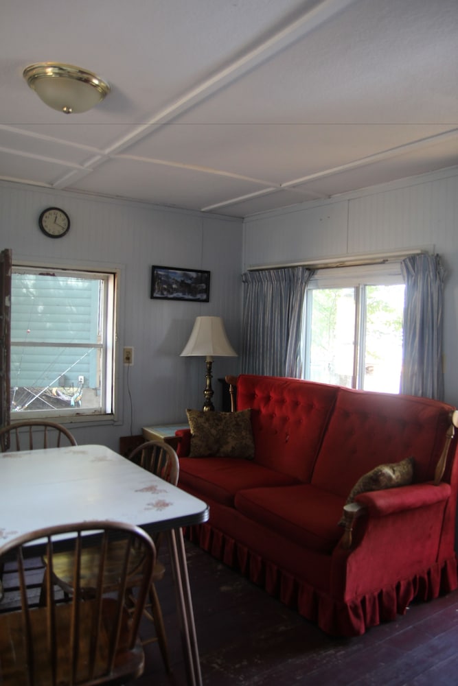 Black Lake Cabins