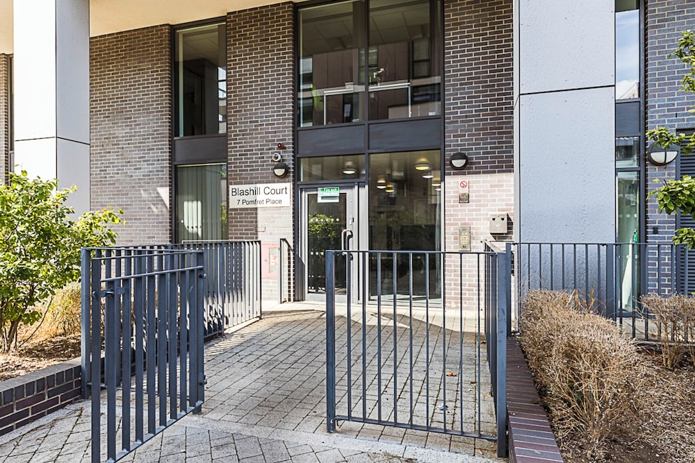 Stylish Canary Wharf Retreat For 2