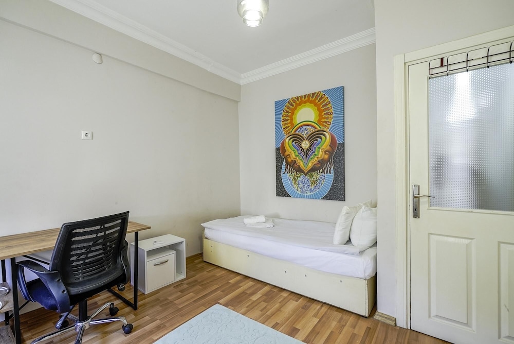 Cozy Flat w Balcony 10 min to Beach in Antalya
