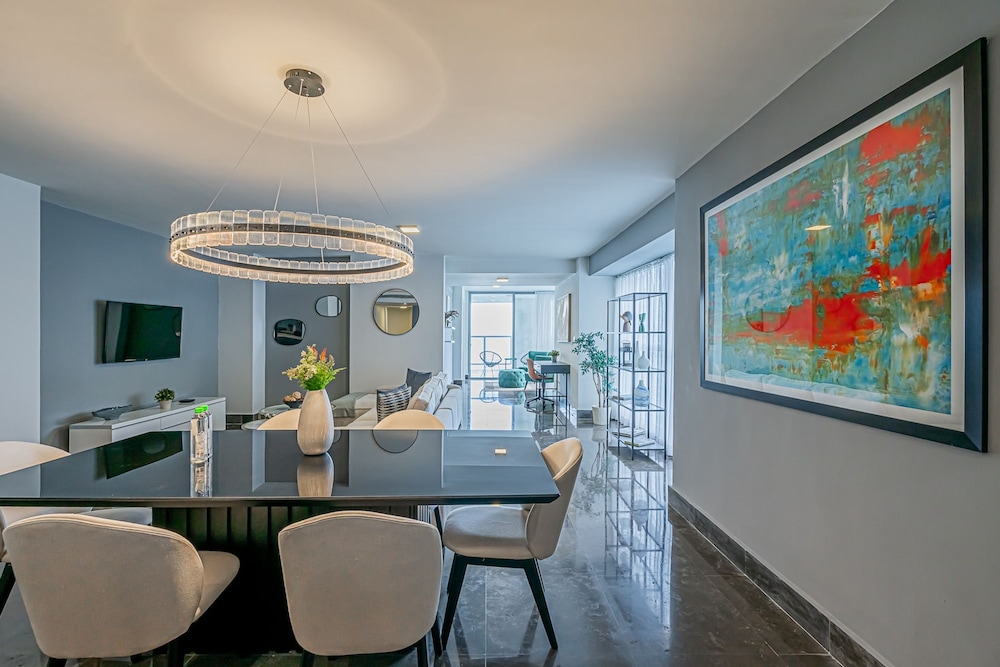 w Majestic 2BR w Perfect Balcony in YOO