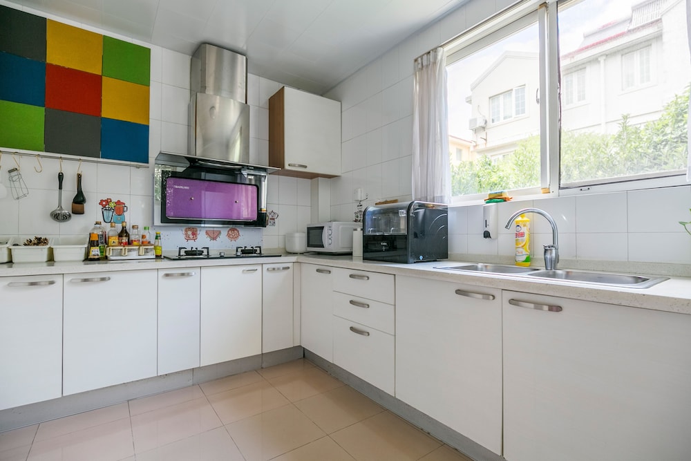 Cambridge Villa with 5 BRs