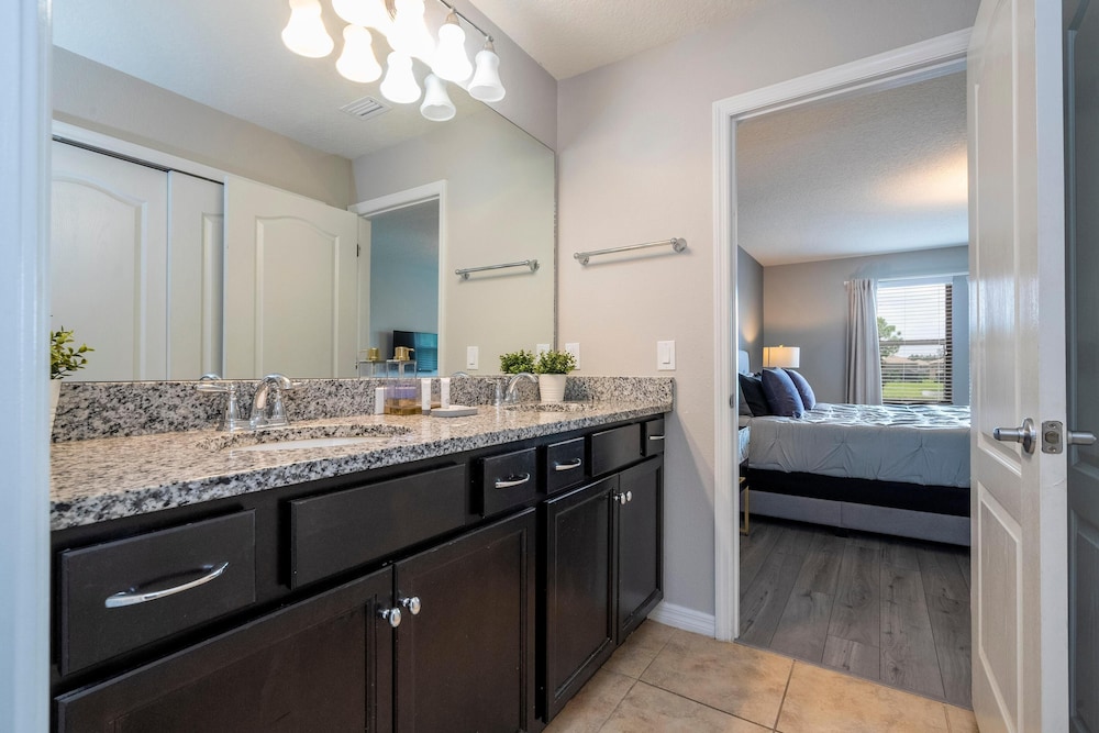 8822 GC - Fabulous 5BR Townhome: Pet Friendly