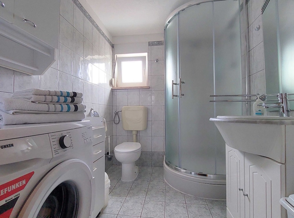 Cozy Crikvenica Apartments With Sea View and Balcony