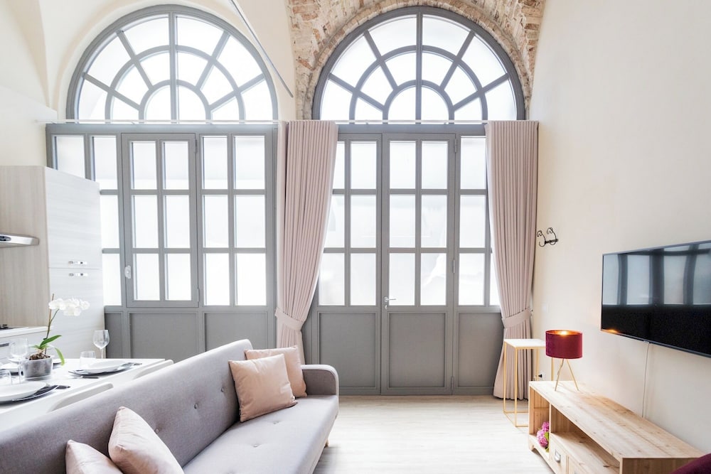 Romantic Escape City Centre With Jacuzzi & Parking by Rent all Como
