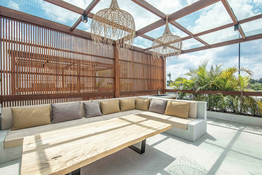Modern 4 BR Villa Heart of Canggu 8mins to Beach