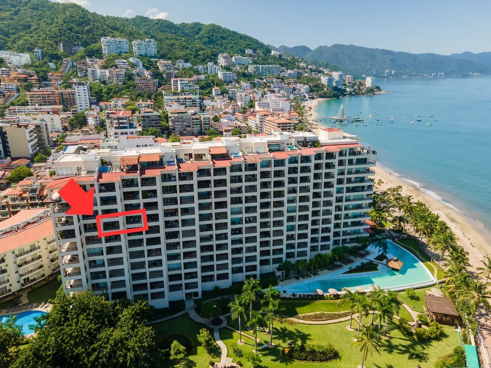 Ocean Front Amazing Views and Location Sleeps 8