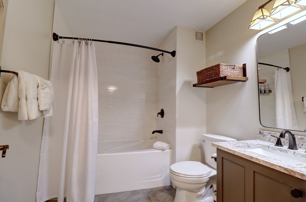 Pp212 Passage Point 2 Bedroom Condo