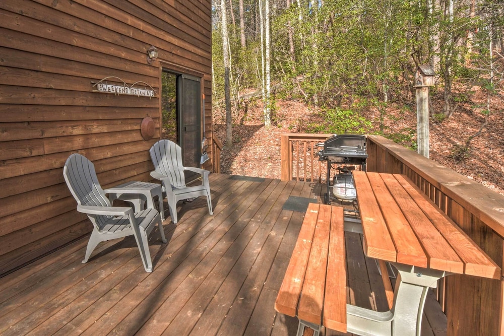 Sautee Nacoochee Mtn Paradise w/ Spacious Deck!
