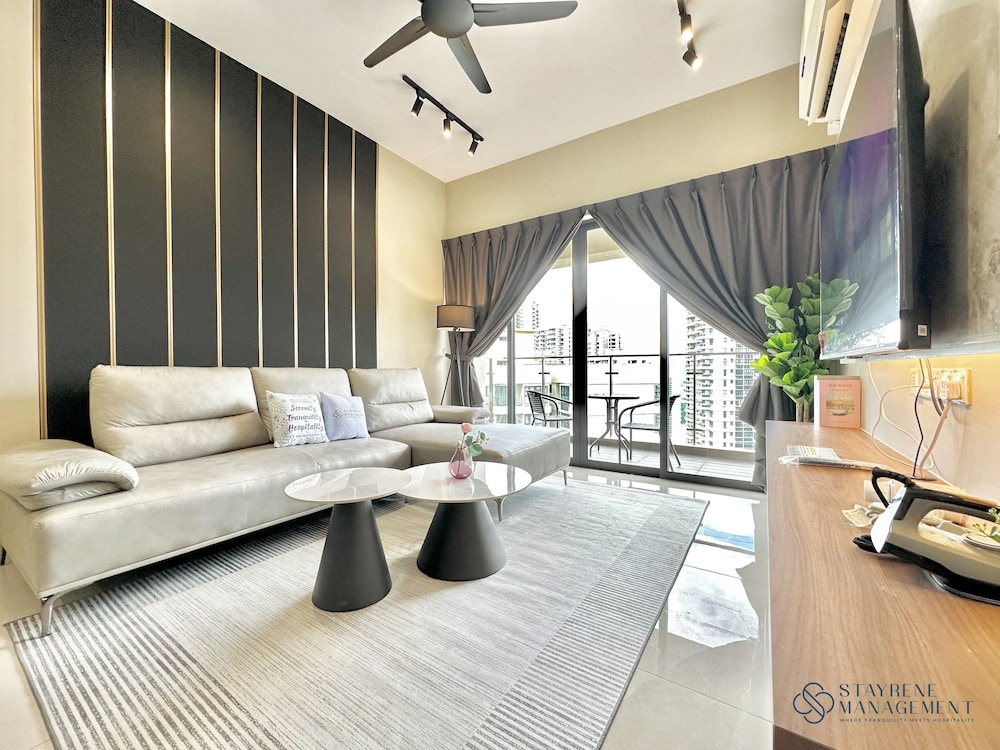 Country Garden Danga Bay Sea View Homestay by Stayrene