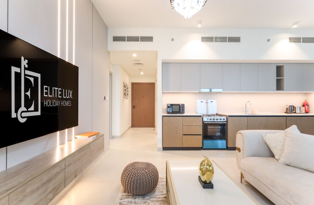 Elite LUX Holiday Homes - Dubai Creek Oasis 2BR Luxe w Burj View