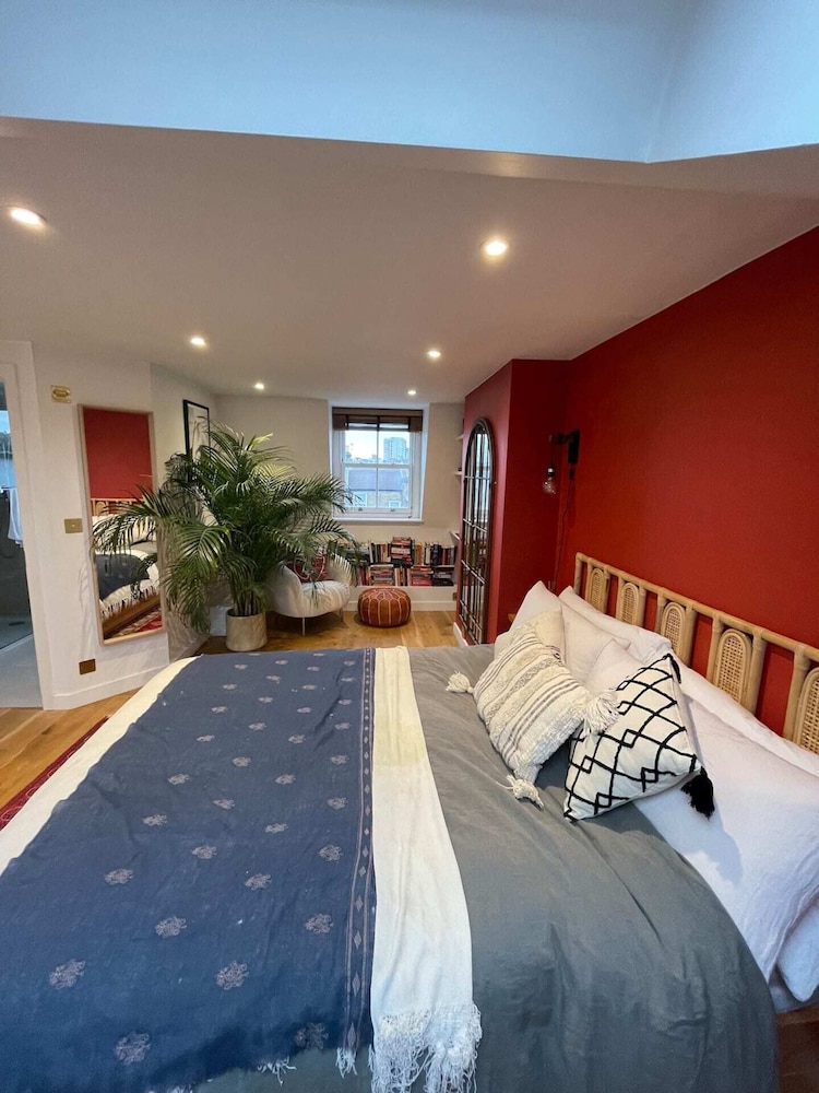 Vibrant & Beautifully Decorated 1BD Flat Brixton!