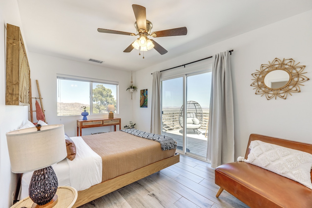 High-desert Home w/ Hot Tub & Cowboy Pool