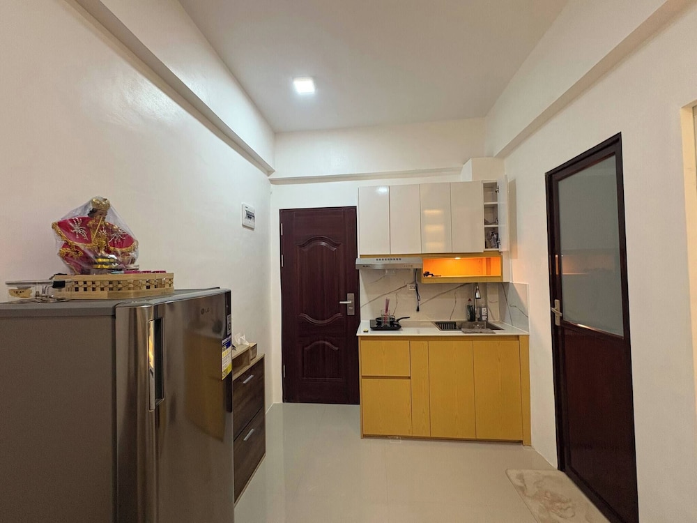 Near Mactan International Airport Condo With Private Entrance and Shared Pool
