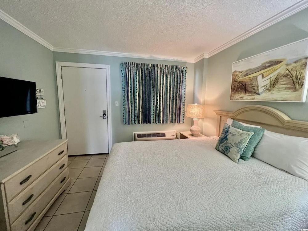 Oceanfront Resort 1BR w Beach View