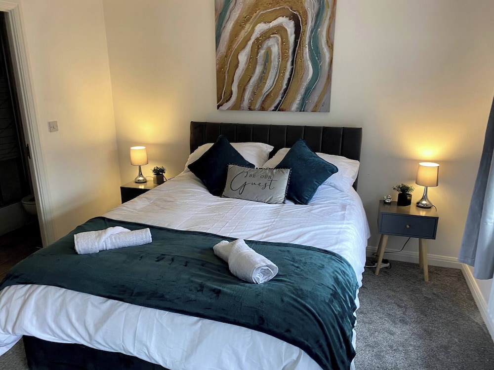 Charming 3-bedroom Norwich Retreat With Garden & Private Parking