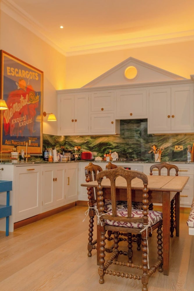Luxurious & Stylish 2BD House - Bayswater!