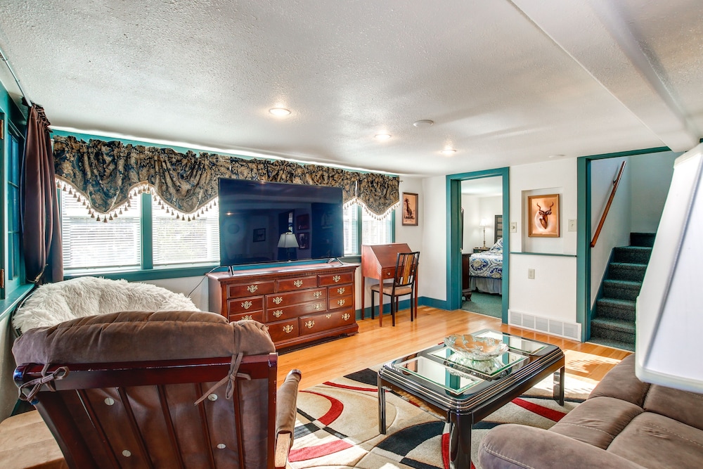 Colorful Cottage w/ Hot Tub - Steps to Long Lake! view 2