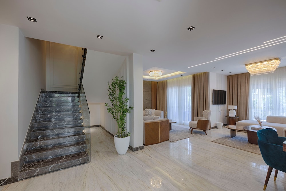 Vesta - Luxury Villa - 3BR - CFC I