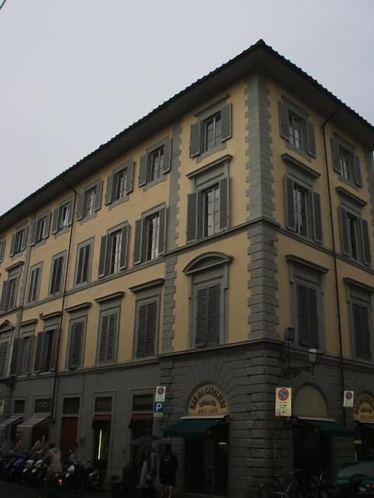 XXVII Aprile Bed & Car