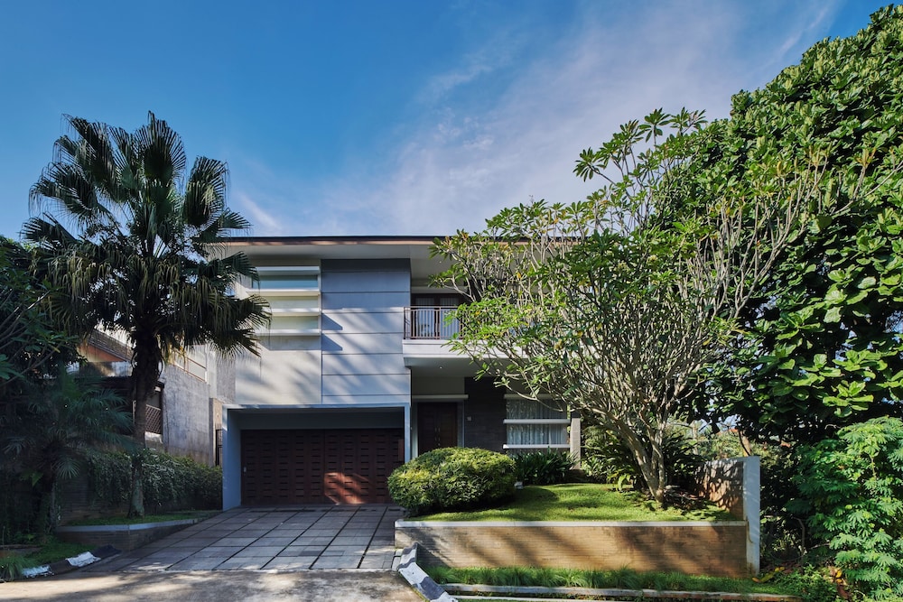 BreezeBlows City View 5BR with Pool + Familly Room