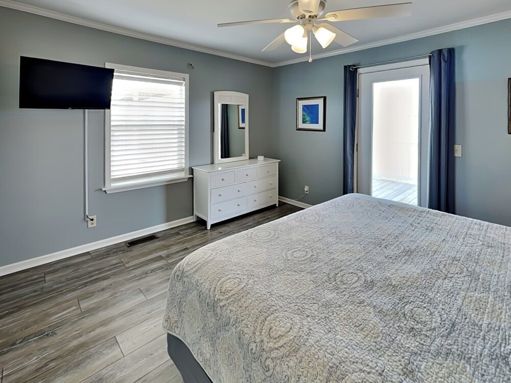 Starfish Escape by Topsail Realty