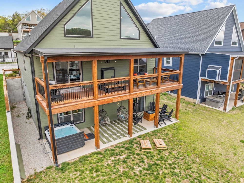 Green Wood Getaway for 18