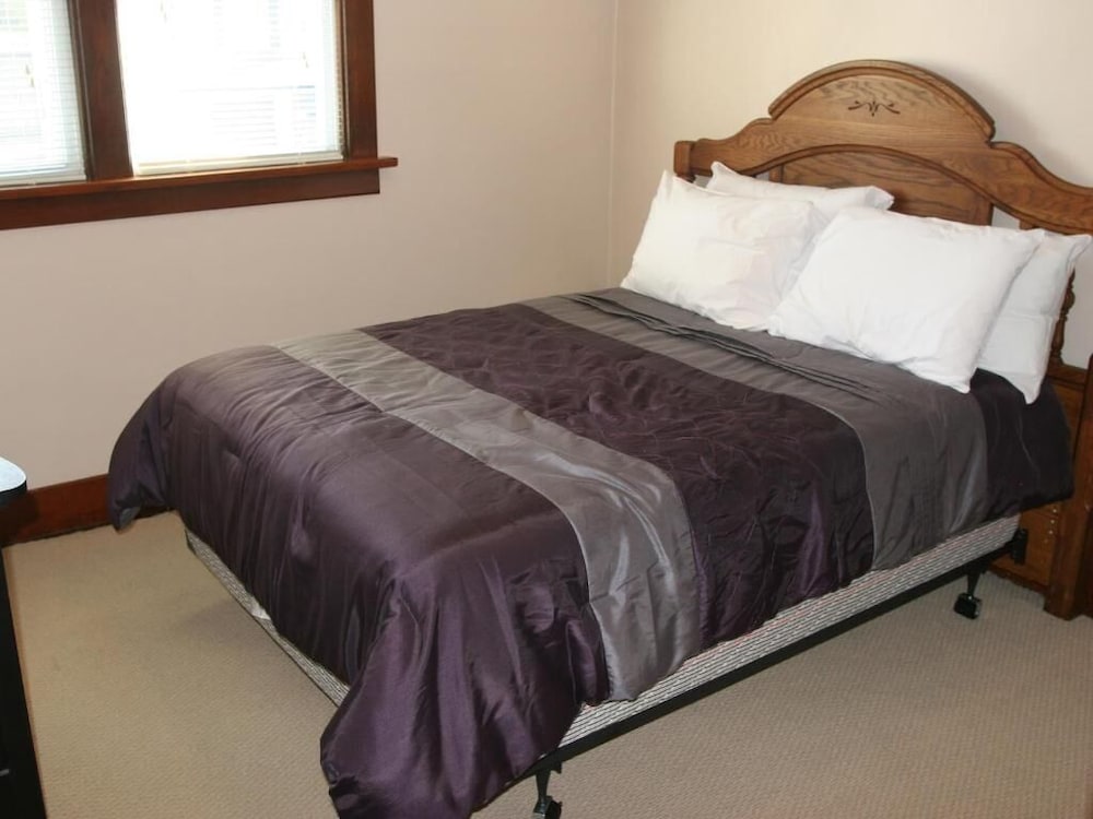 Eastwood Tourist Lodge