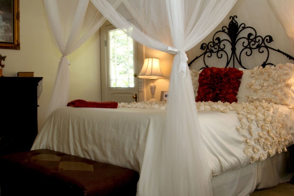 Monarch Cove Inn
