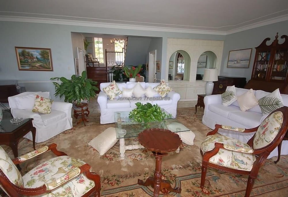 Stoneaway, 6BR by Jamaican Treasures