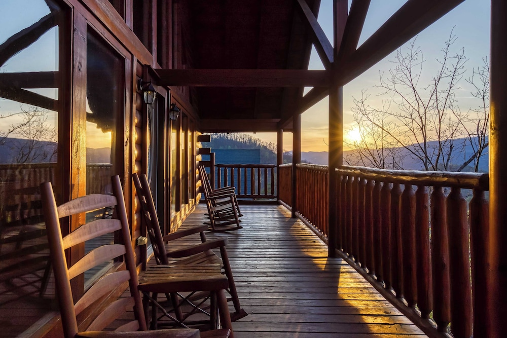 Hot Tub, Game Room, Movie Theater, View Sleeps 18 Lookout Lodge by Avantstay