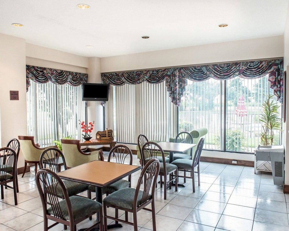 Marianna Vacations - Quality Inn Marianna - Property Image 6