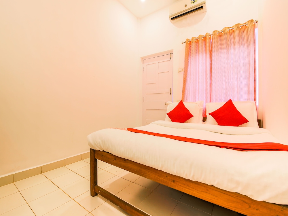 OYO 22056 Arambol Plaza Beach Resort view 5