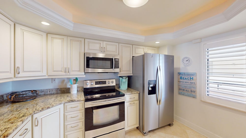 Sandarac 502b: Beachfront 3br Condo W/ Pool & Views 3 Bedroom Condo
