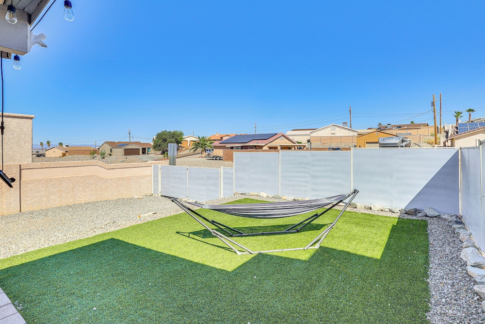 4 Mi to Beach & Boat Ramp: Lake Havasu City Abode!