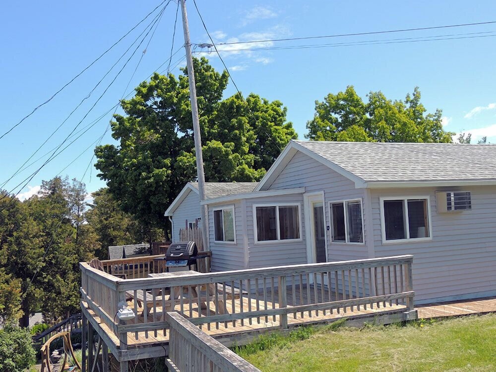 Angel Rock Waterfront Cottages and Vacation Homes
