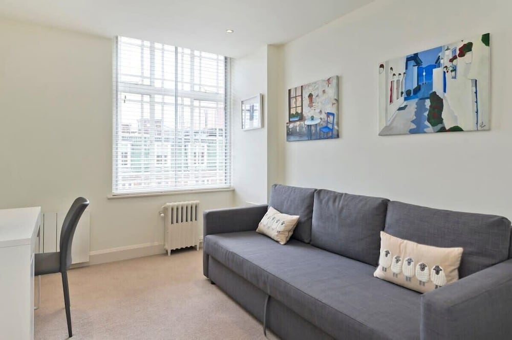 2 Bedroom Apartment - Bayswater