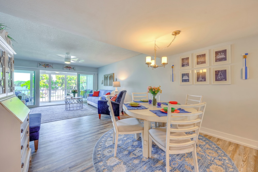 Private Balcony w/ Water Views: Welaka Condo!