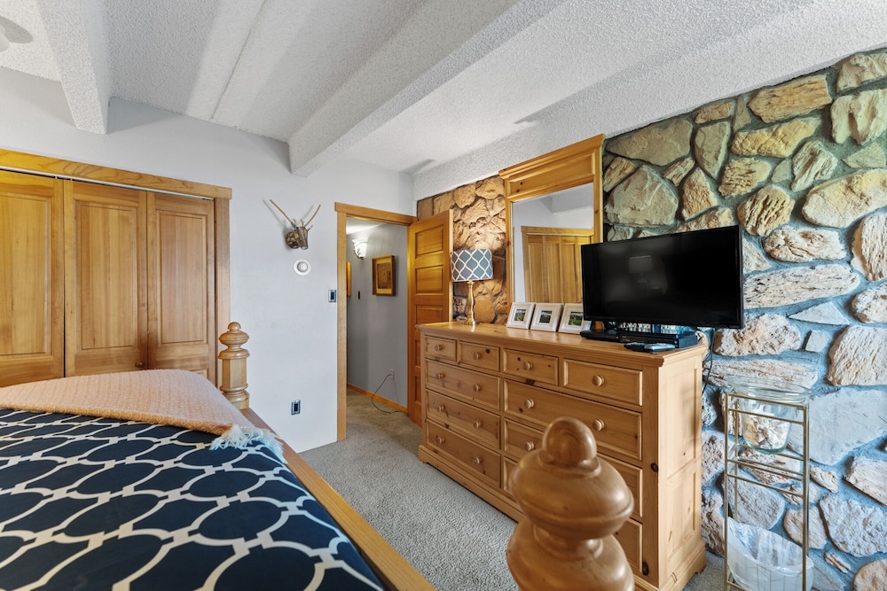 Anchorage West Condos Building 10, Unit #105