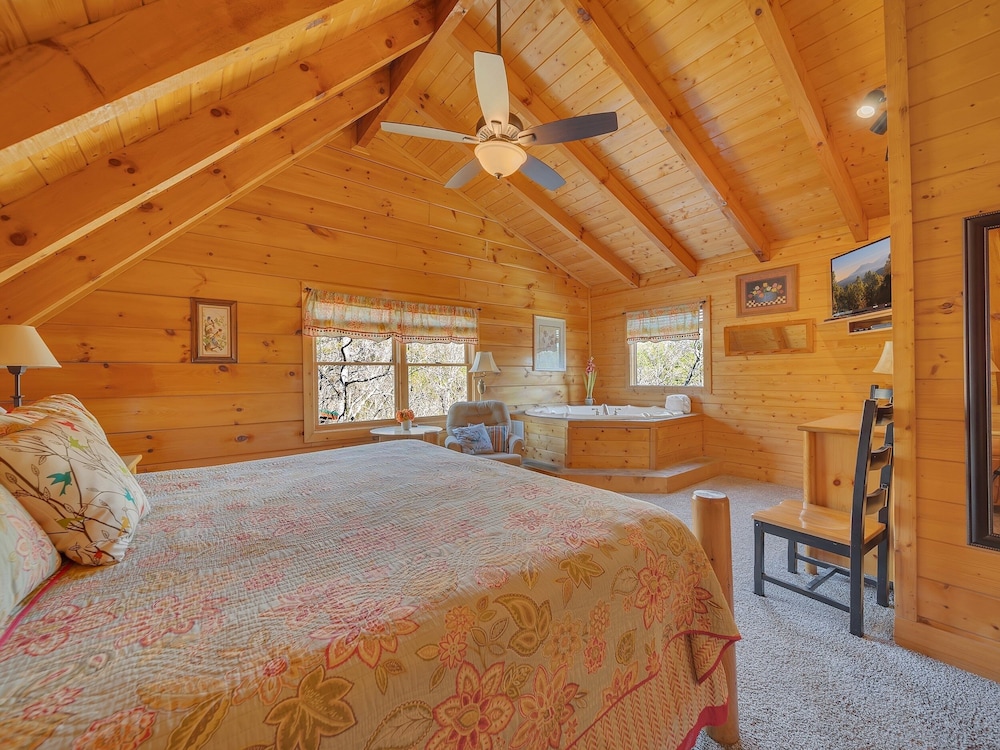 Ern821 - Tranquil Times 5 Bedroom Cabin