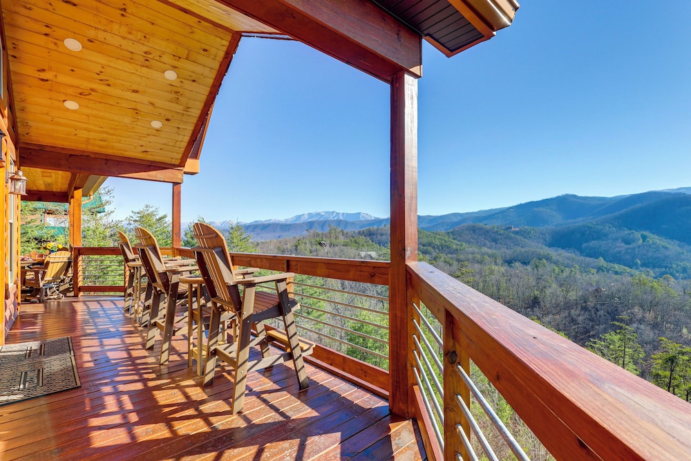 Majestic Mountain Views: Sevierville Escape!
