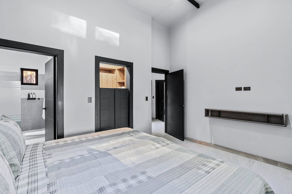 Brand-New 6BD Giant with Private Pool by SPCR