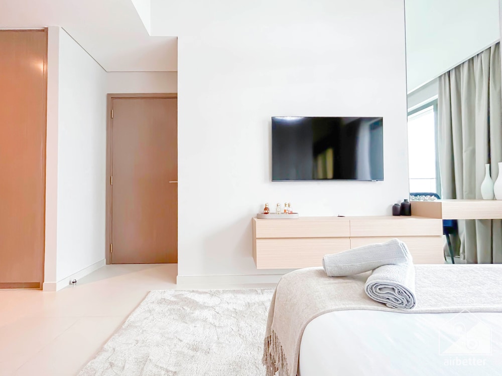Spacious 3.5 Bedroom Apartment in Burj Royale