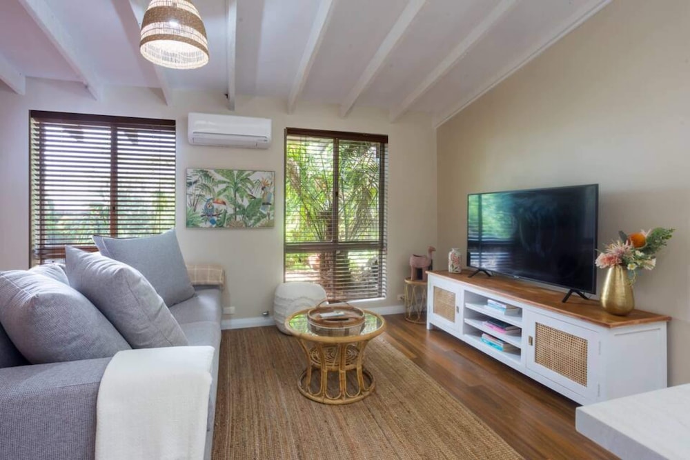 Lovely 1BR in Beachy Scarborough