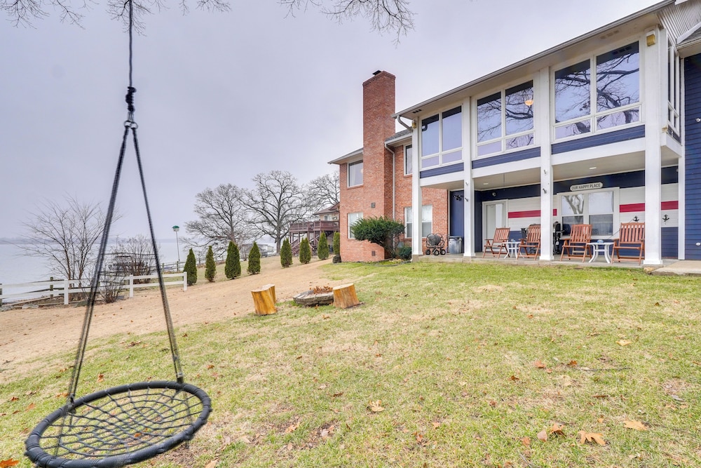 Lakefront Home w/ Private Dock in Grove