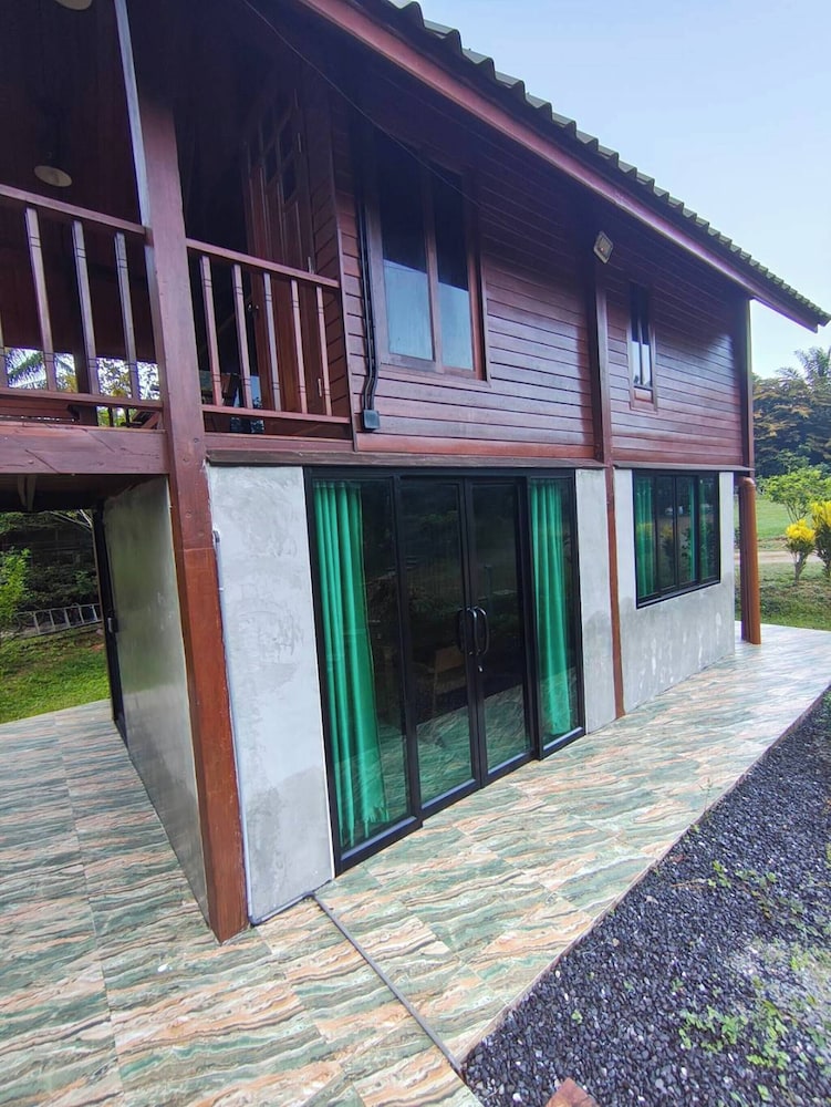 Charming Ao Luek Tai Retreat With Breathtaking Views