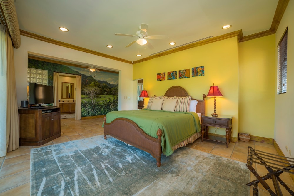 Casa Oasis in Playa Herradura view 3