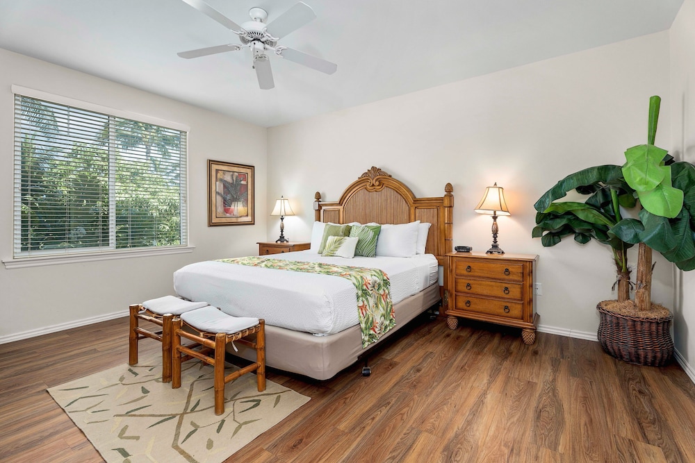 Concierge Included - Walk to Restaurants & Shopping - AC - Infinity Pool! -vrkcv