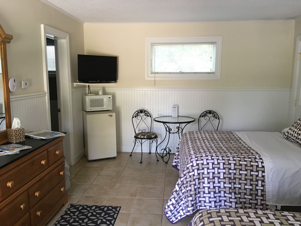 Westhampton Seabreeze Motel